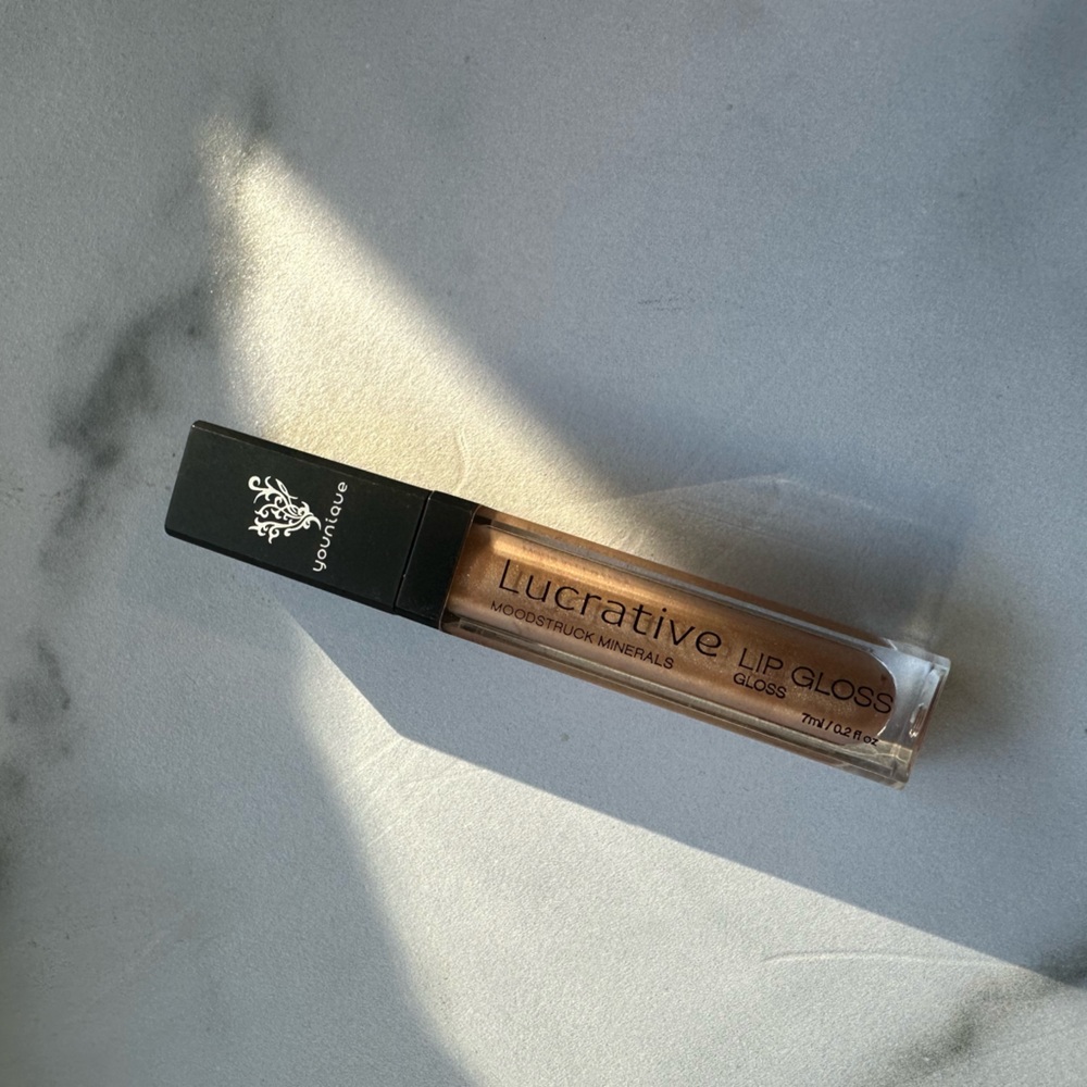 Younique Moodstruck Lucrative lip gloss in Lunar BN